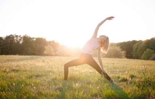 Yoga bei Sonnenuntergang