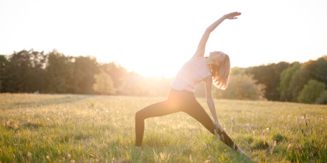 Yoga bei Sonnenuntergang